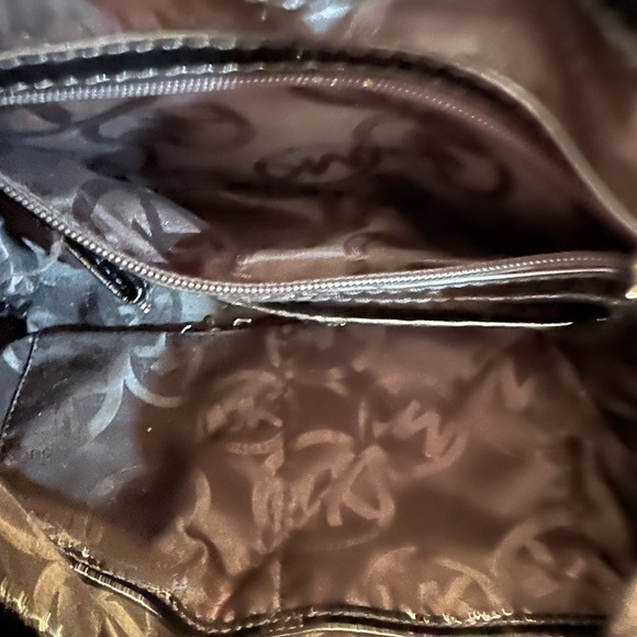 Michael Kors large patent leather top handle or shoulder strap purse. - Picture 4 of 7